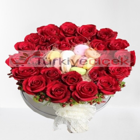 AŞK VE TAT (KUTUDA GÜL VE MAKARON)
