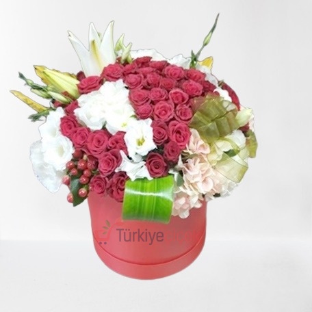 GÖNÜL HARMANI (KUTUDA GÜL VE LİSİANTHUS)