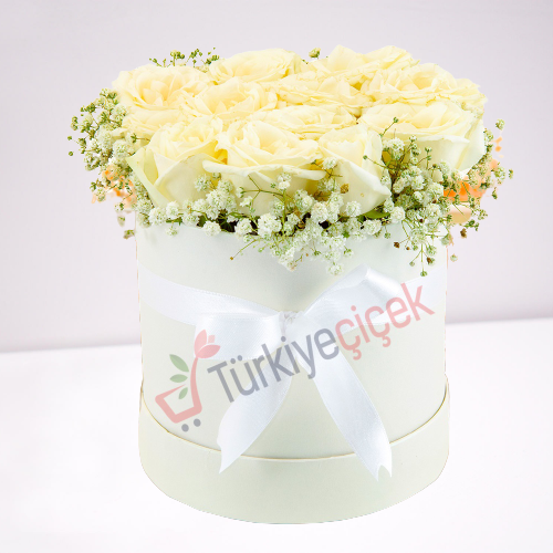 SİLİNDİR KUTUDA 15 BEYAZ GÜL